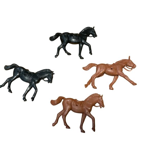 Vintage Wild West Mini Toy Horses set 4, Plastic 2’1/2 x 2’ inches - Picture 3 of 3